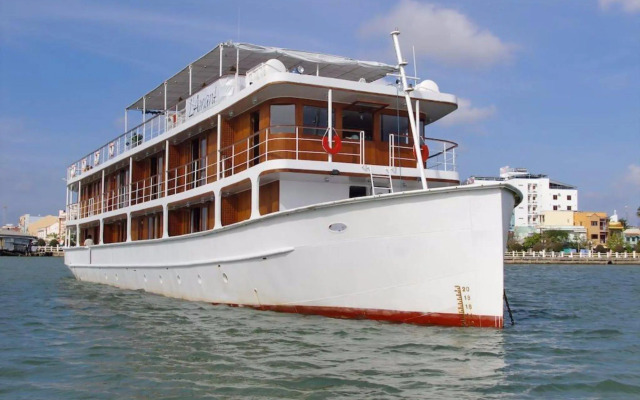 L'Amant Cruise