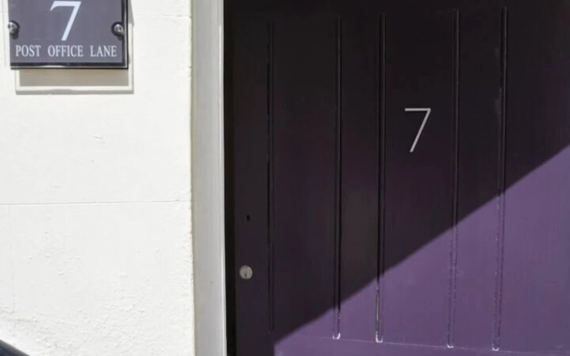 Stunning 1BR Apt in Central Cheltenham