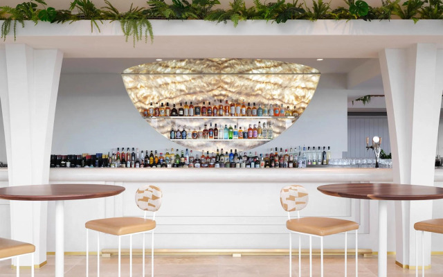 Burbury Hotel & Apartments