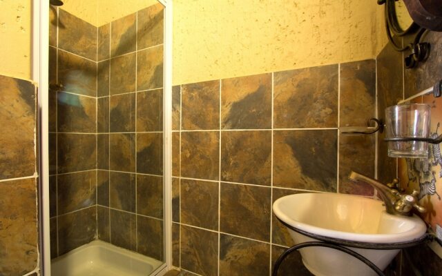 Grassland Bushman Lodge