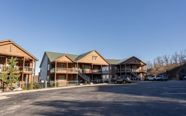 Mountain Breeze 2 Bedroom Condo by Redawning