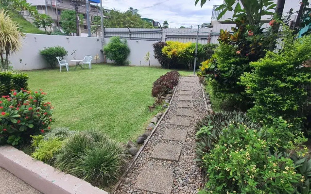 Cosy 2 bedroom unit with pool,Wifi parking