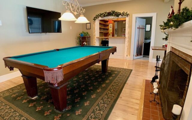 Treehouse Village Inn