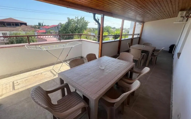 Serenity Apartments and Studios