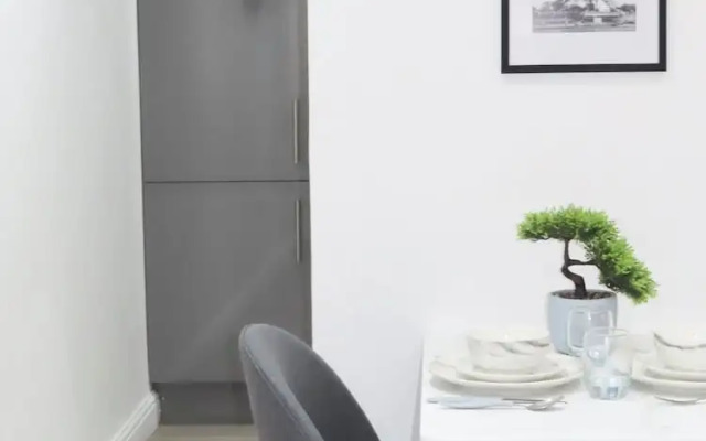 6 Mins to NEC & BHX Studio FREE PARKING