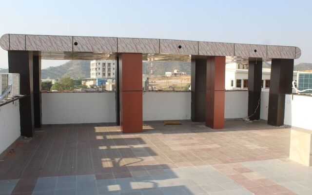 Hotel Bajaj Lake Palace