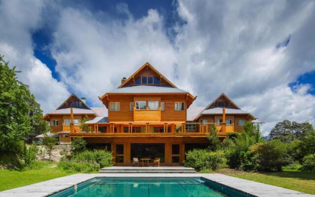 Isla Victoria Lodge
