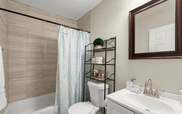 1087 Windsor