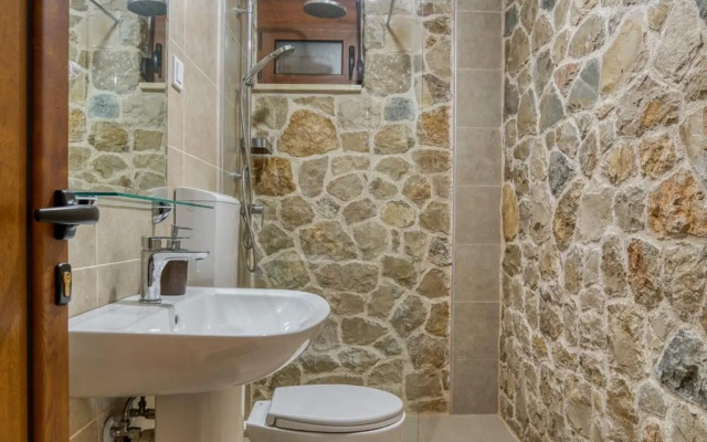 Stonehouse in Olives