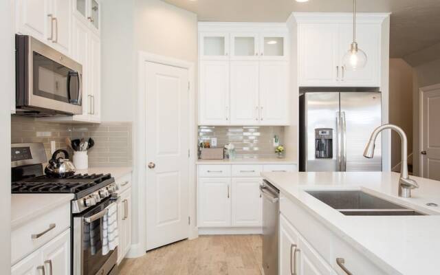 Vacation Home with easy access to bike and hiking trails by Redawning