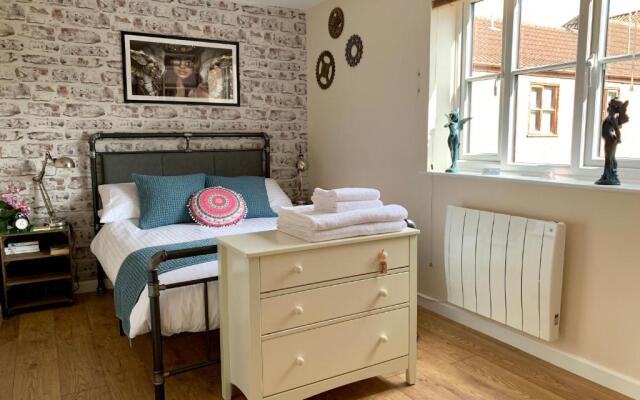 Pristine Apartment in The Centre of Glastonbury