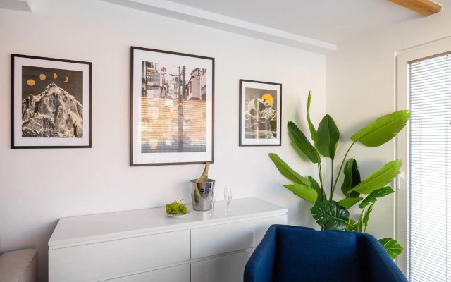 New Central Studio with free parking