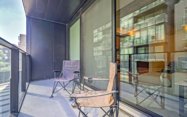 Spectular 1BR Condo in Hot King West