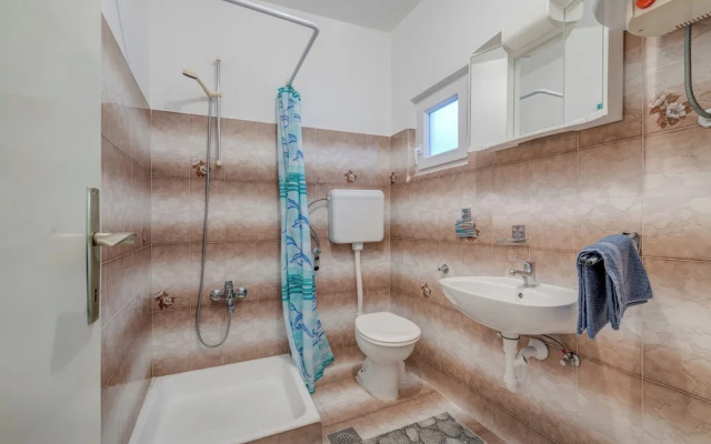 Seafront apt With Balcony, sea View and Mooring