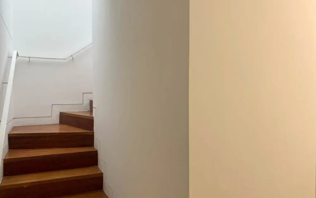 w Bright 2BR Duplex With Balcony in Barranco