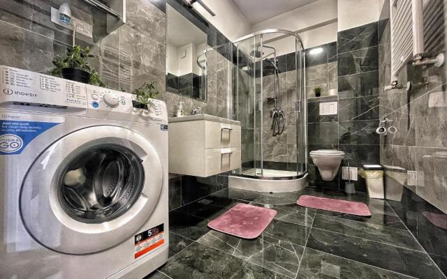 Q Apartament near Palas by Bassarab