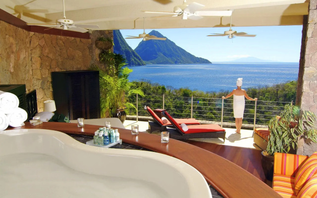 Jade Mountain Resort