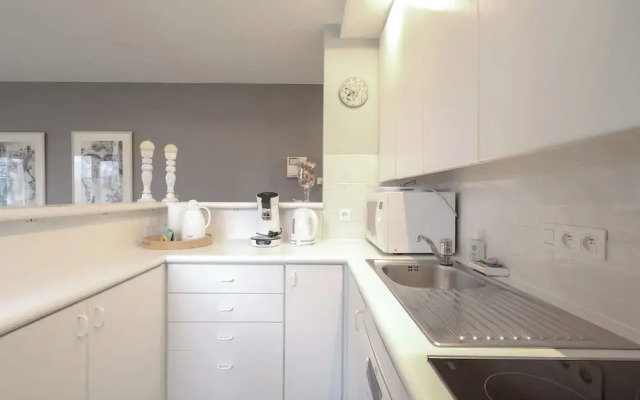 Bright Apartment With Terrace in Oostduinkerke