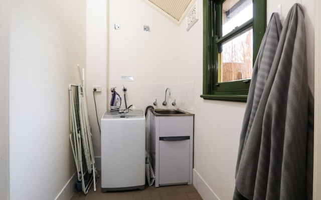 Discover the Rocks - Heritage House – Guest Rooms – Sydney
