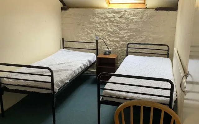 Sleeping Giant Bunkhouse