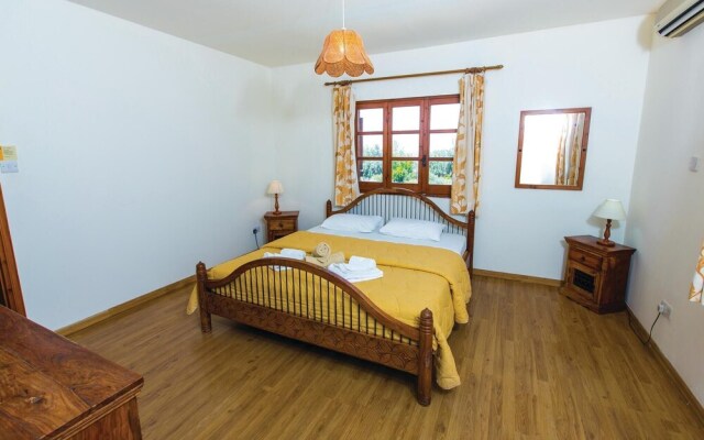 Beautiful Home in Pomos With Wifi and 2 Bedrooms