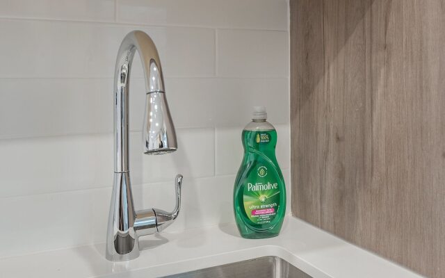 Beautiful 5BR in the HEART of Mile-End