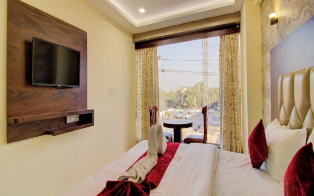 Hotel Samaira Residency
