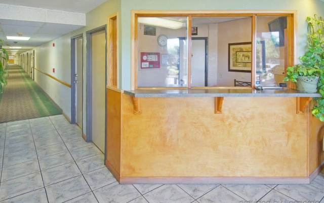 Americas Best Value Inn & Suites Bakersfield E