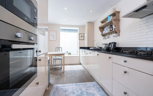 Lovely Battersea Home by Underthedoormat