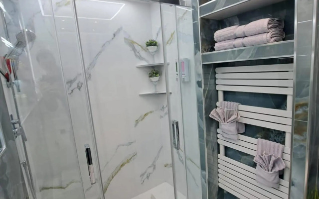 Sharon Apartment in Victoria Beach