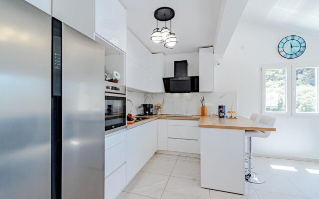 Beautiful Home in Blato With 7 Bedrooms, Wifi and Outdoor Swimming Pool