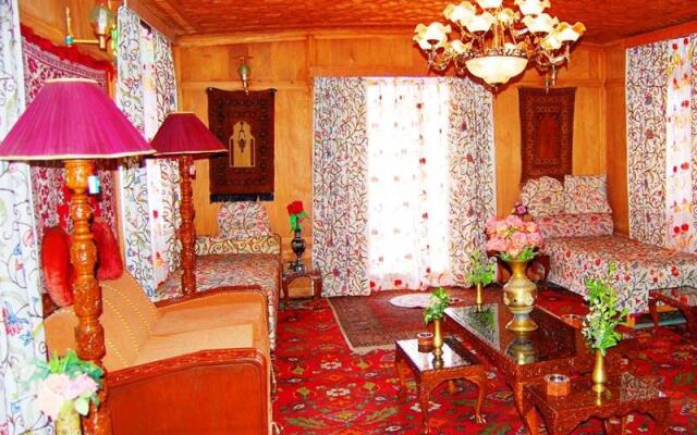 House Boat Taj Palace 2