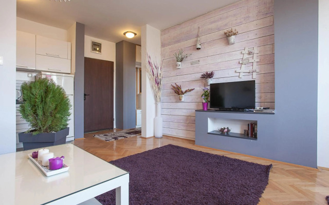Violet Apartment