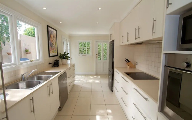 Strahan House