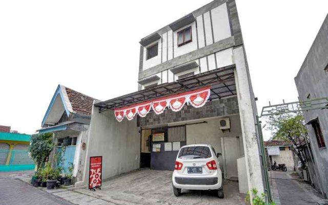 OYO 90477 Kedung Anyar Residence