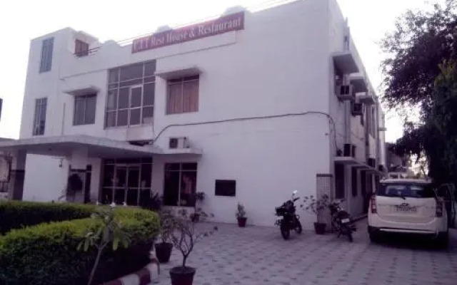 UIT Rest House And Restaurant Hotel