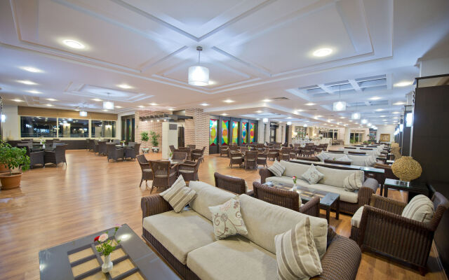 Trendy Palm Beach (Adults Only, 16+)