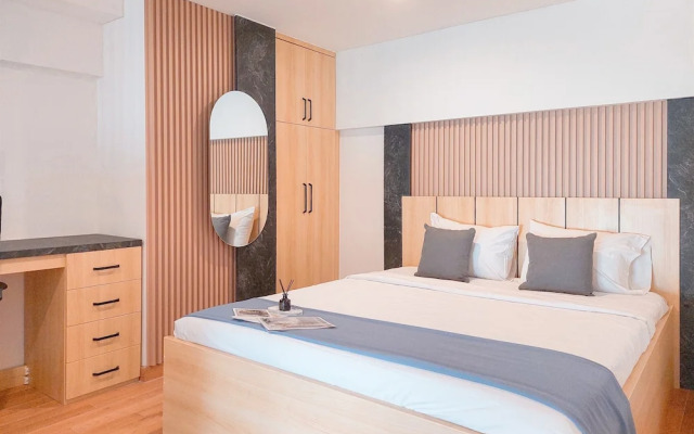 Spacious and Comfort Studio Loft at Kingland Avenue Apartment