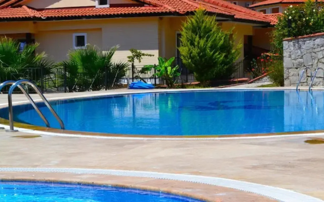 Terrace Life Palm Apart