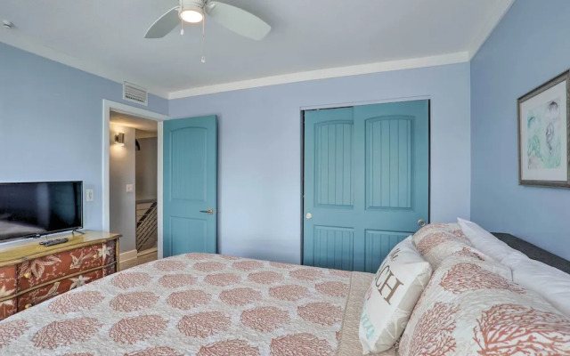 Poolside Madeira Beach Abode w/ Balcony!