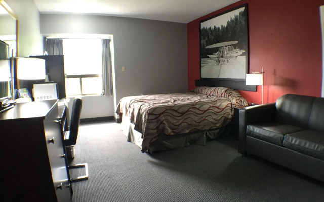 Super 8 Mt Hope Hamilton Intl Arpt ON