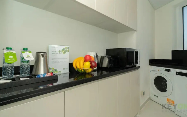 KOHH – 1BR in Carson Tower