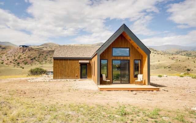 Yellowstone Prairie Retreat: 360 Mountain Views!
