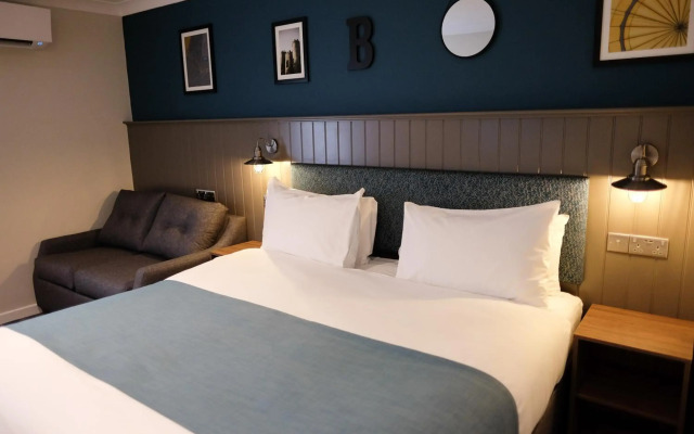 Almondsbury Inn & Lounge