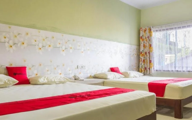 RedDoorz Plus near Pantai Barat