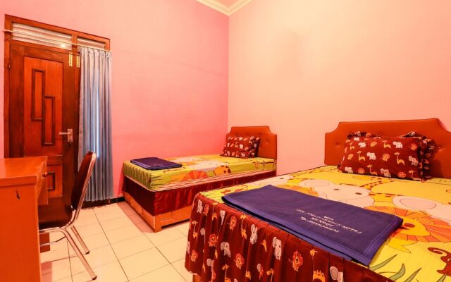 Joglo Family Hotel & Homestay