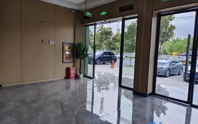 Yaxuan Smart Hotel