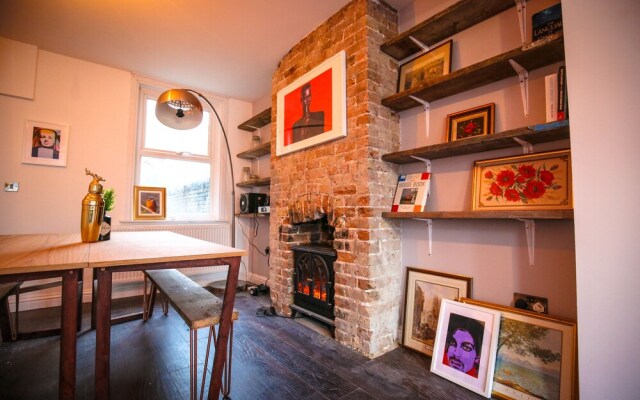 Eclectic Seaside 4 Bedroom Artists Residence