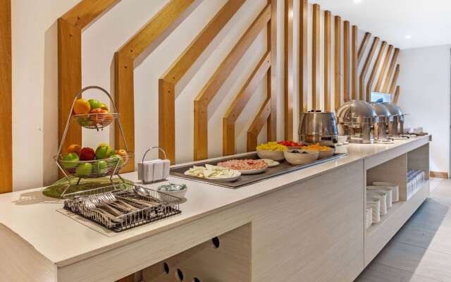 La Quinta by Wyndham Medellin