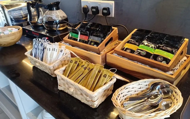 Expressionz Professional Suites by Sin Yin